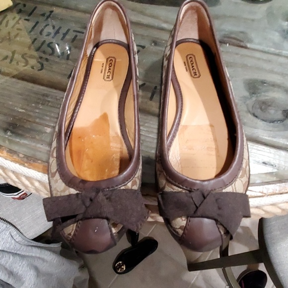 Coach shoes SIZE 7 - Picture 1 of 7